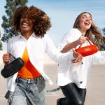 רמקול אלחוטי JBL Charge 6 לבן | סאונד עוצמתי וסוללה חזקה
